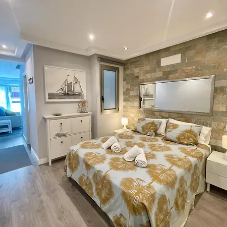 Hierro 19 Canteras Beach. Parking Available