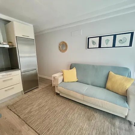 Hierro 19 Canteras Beach. Parking Available *